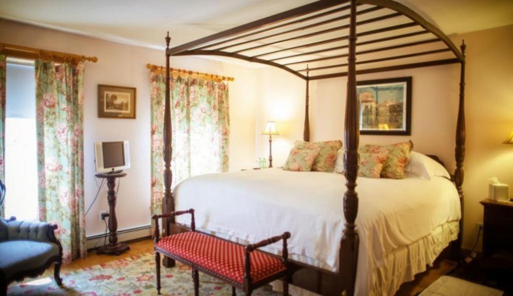 Highland Lake Inn Andover Экстерьер фото